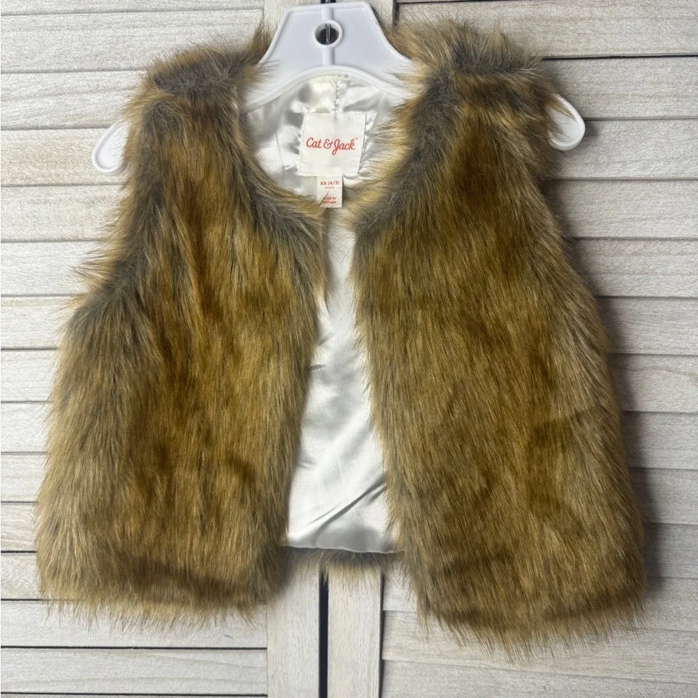 Cat & Jack Faux Fur Vest. Size 4/5, Excellent Condition. Faux Fur.